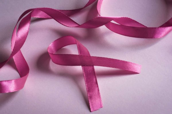 In che modo l'installazione di un sistema di monitoraggio della pressione dei pneumatici può prevenire incidenti dovuti a pneumatici sgonfi?